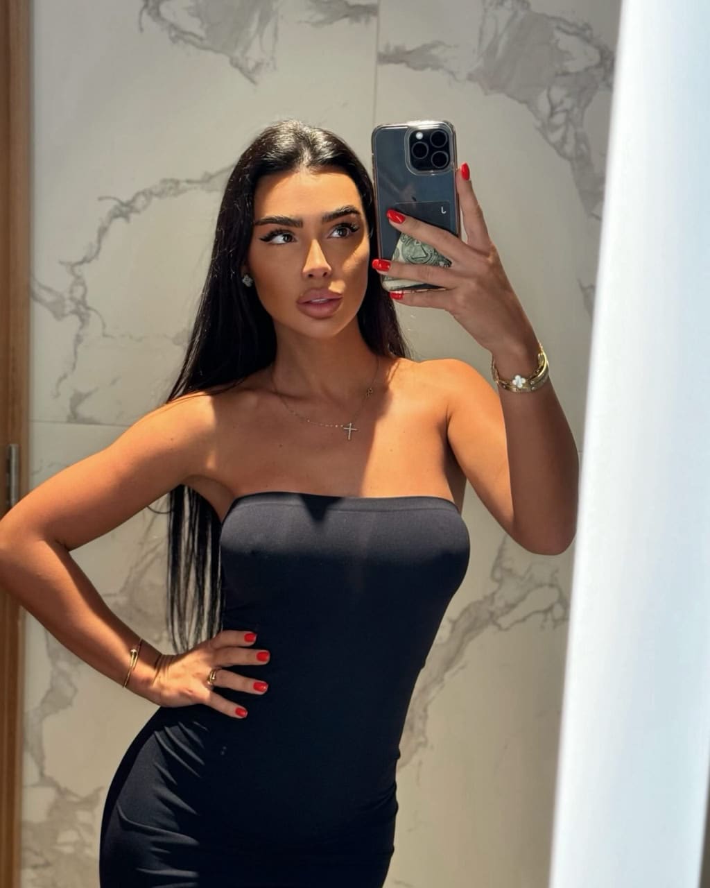 Amelia — photo 1