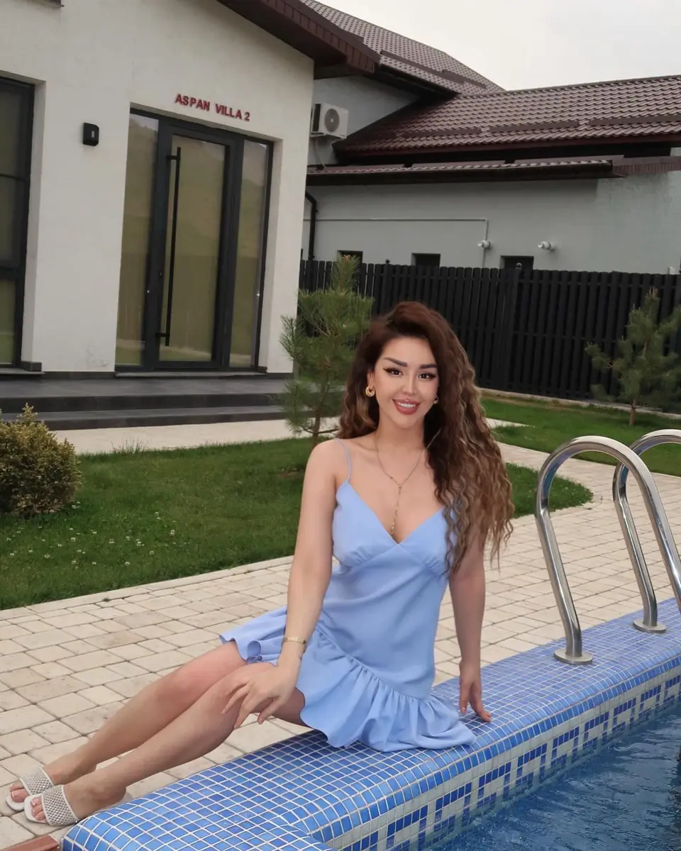 Aisulu escort in Hong Kong