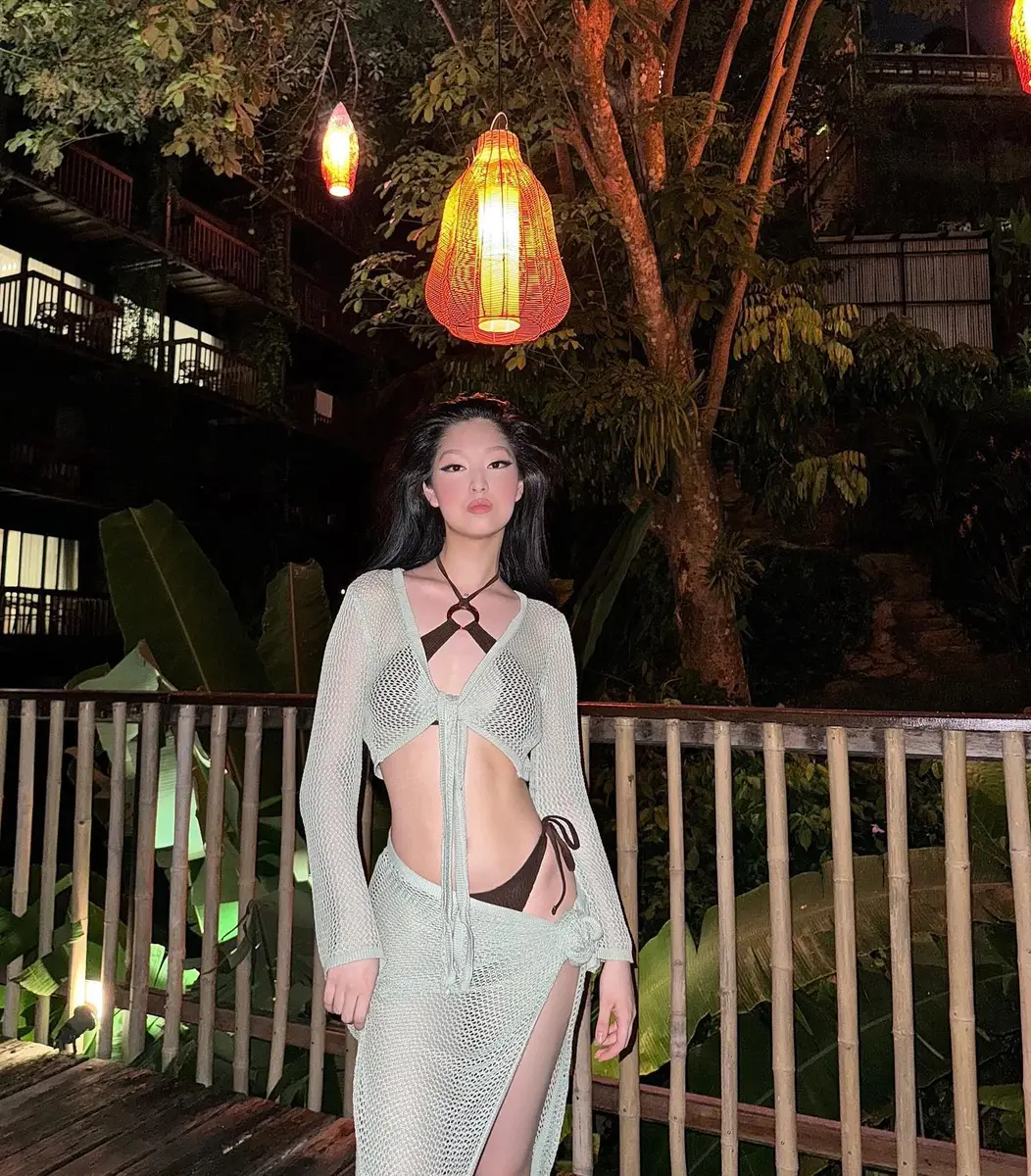 Aizhan escort in Hong Kong