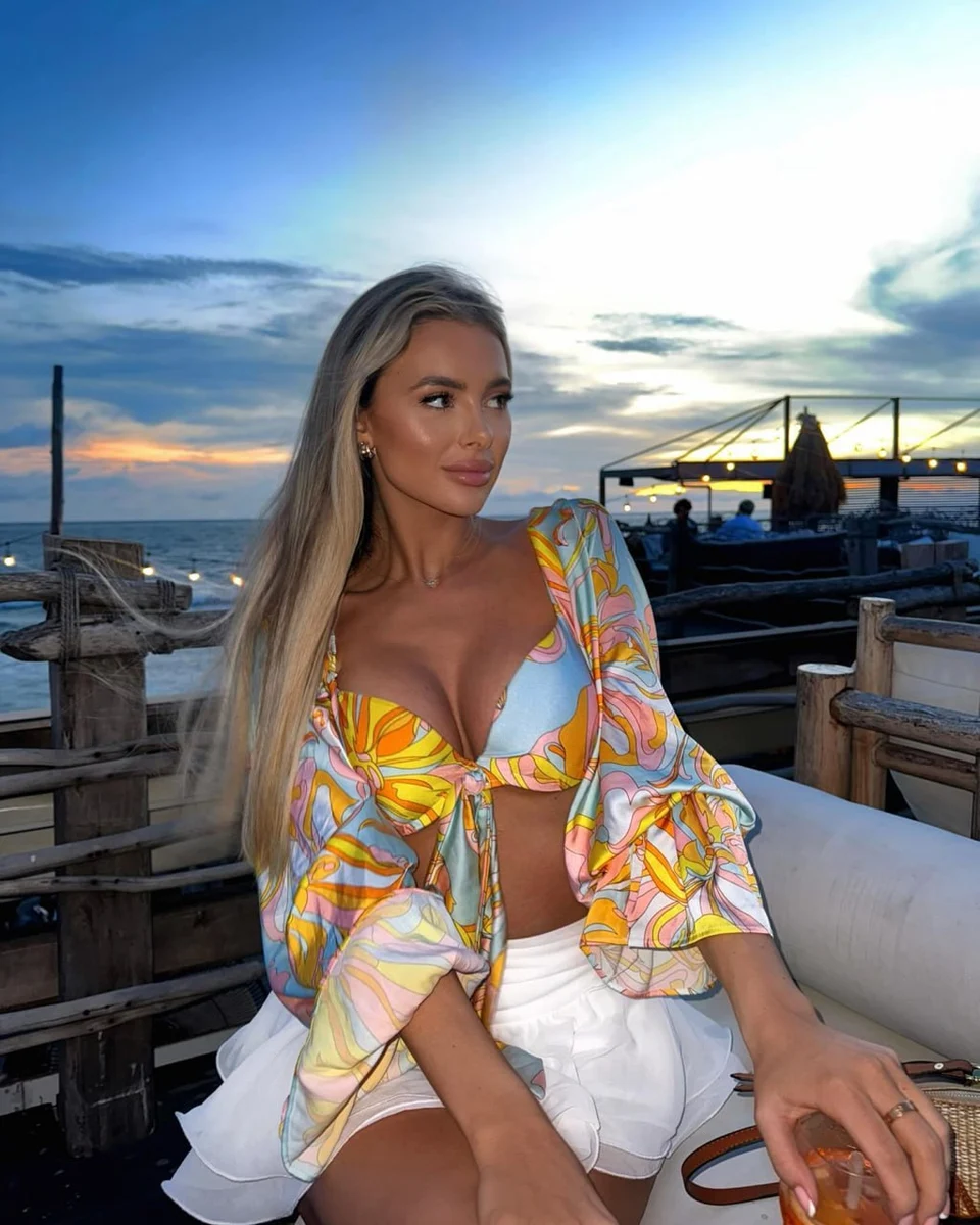 Angela escort in Hong Kong