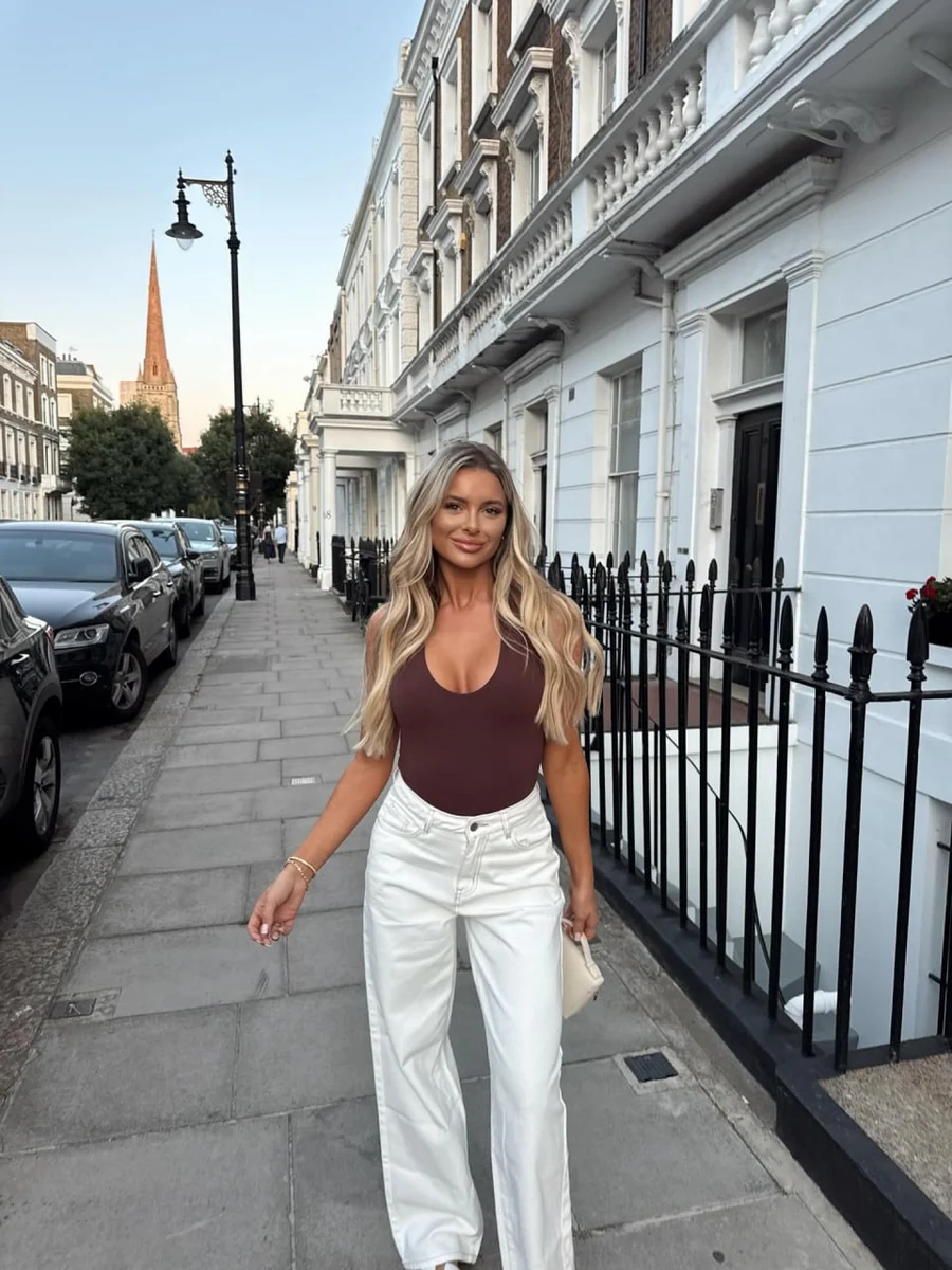 Angela escort in Hong Kong