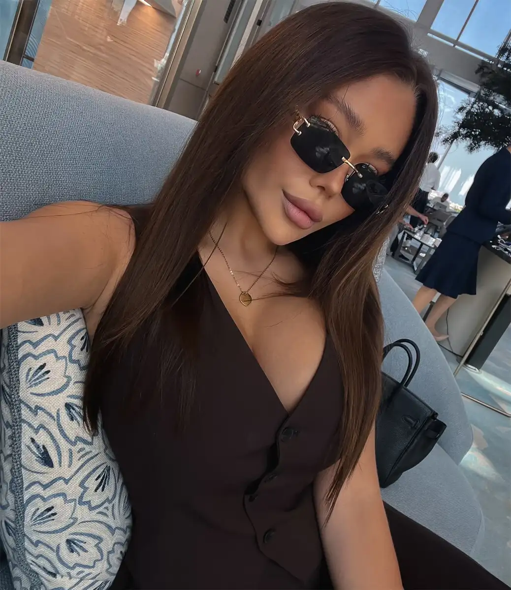 Ari escort in Hong Kong