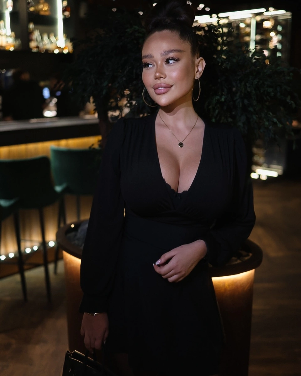 Ari escort in Hong Kong