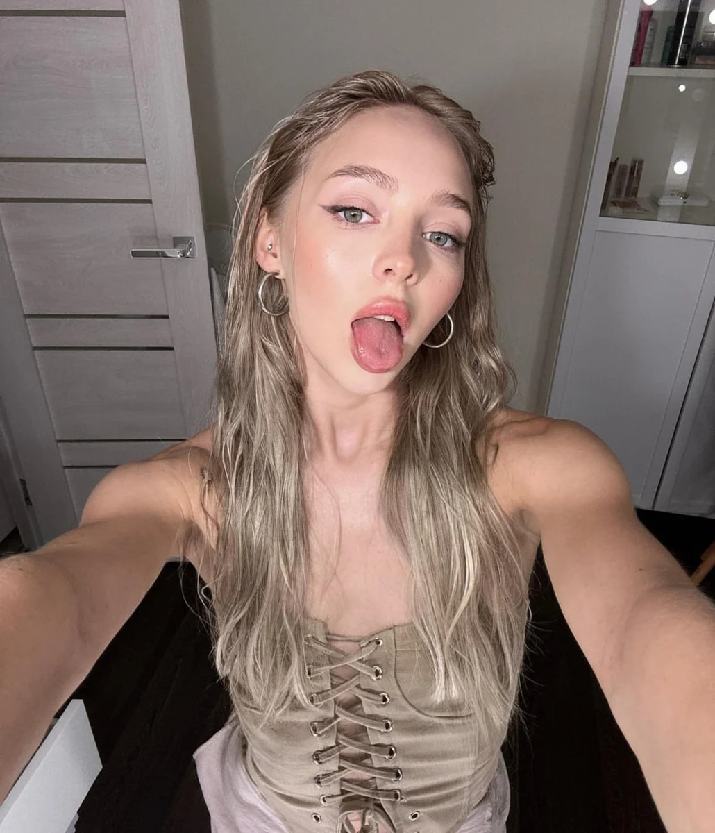 Ariella escort in Hong Kong