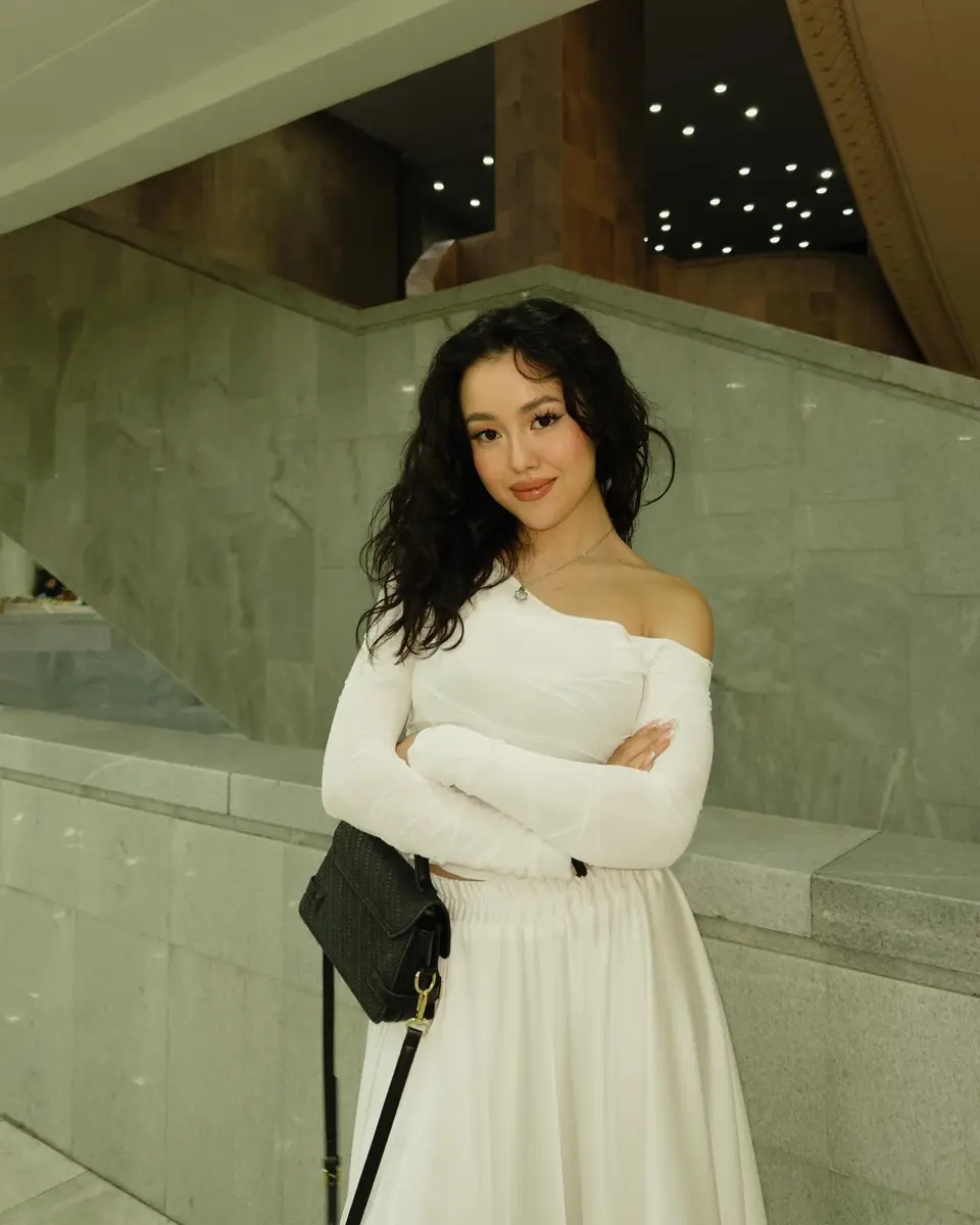 Assel escort in Hong Kong
