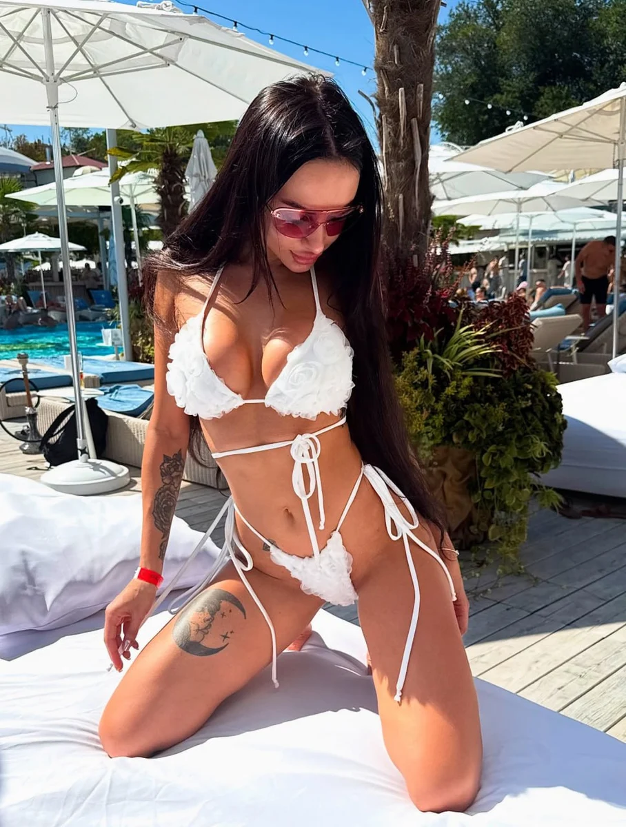 Ava escort in Hong Kong