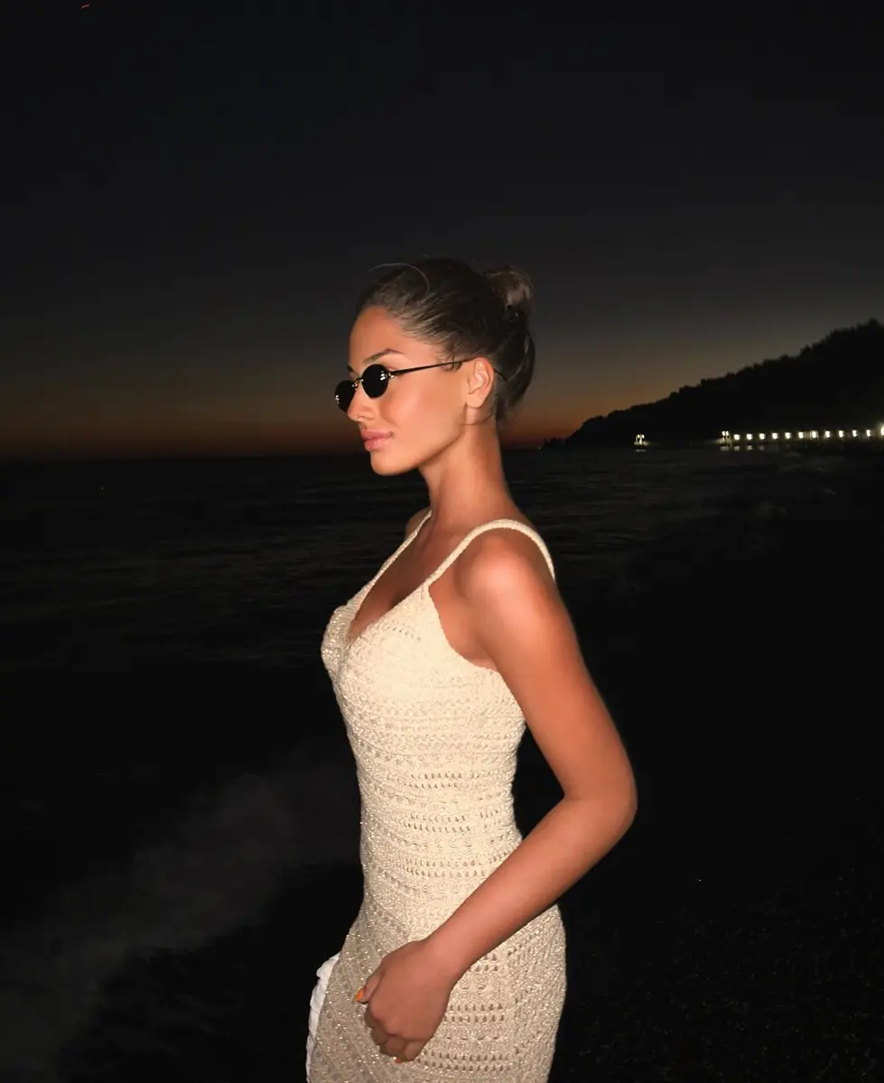 Aysana escort in Hong Kong