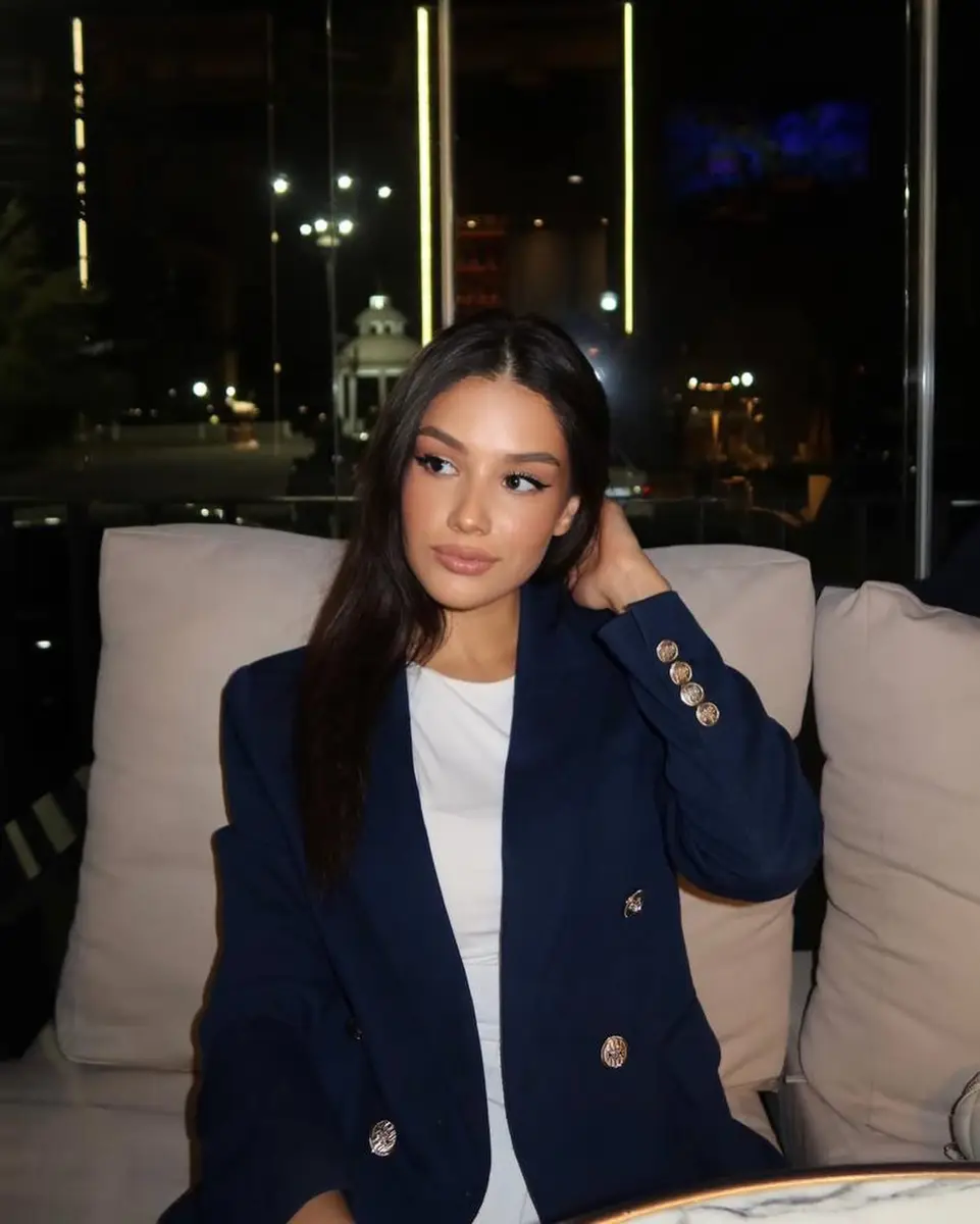 Aysana escort in Hong Kong