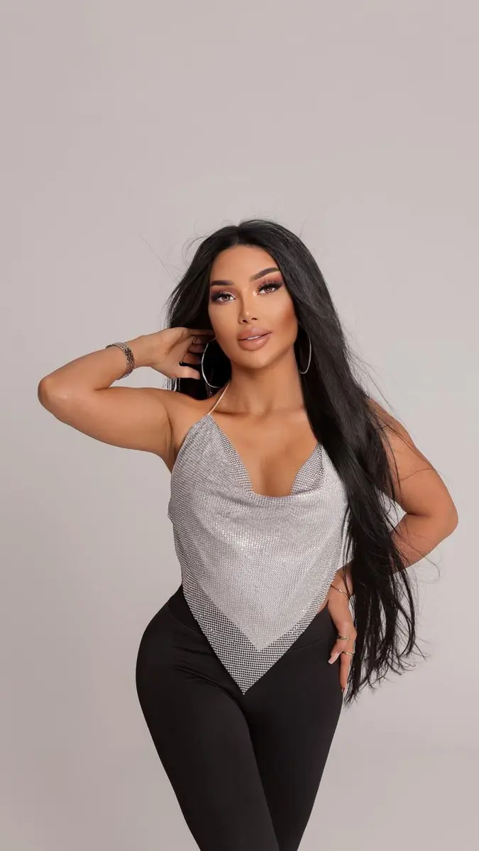Camila escort in Hong Kong