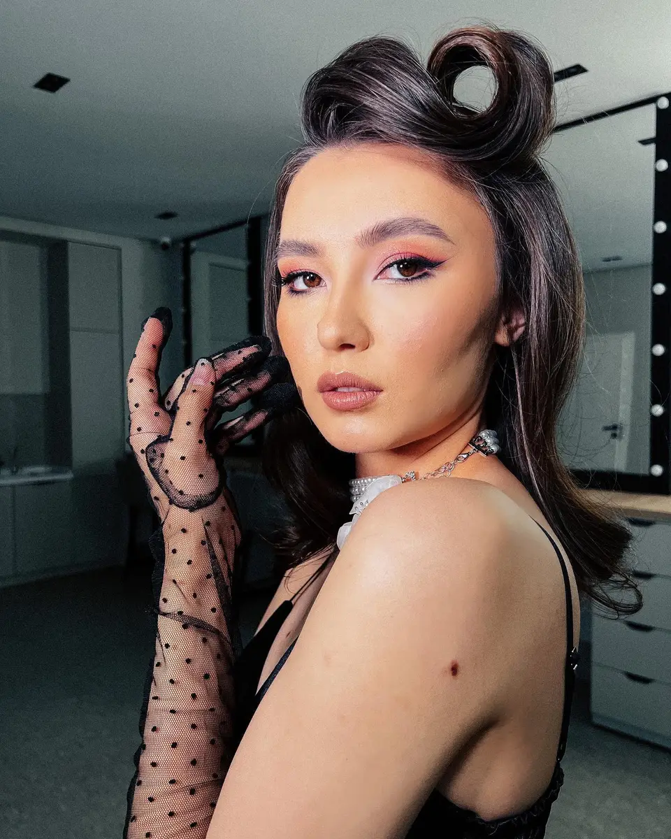 Darina escort in Hong Kong