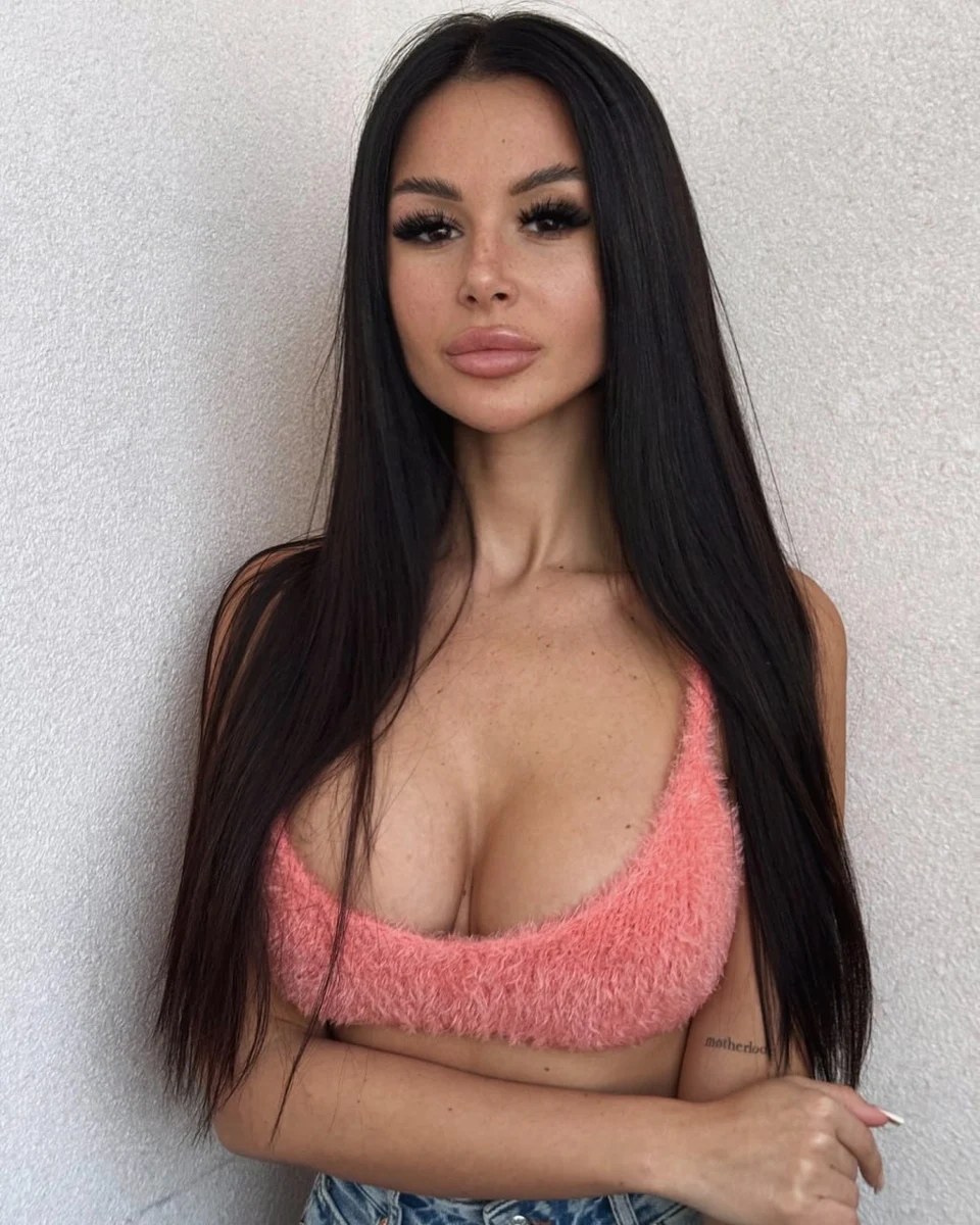 Emma escort in Hong Kong