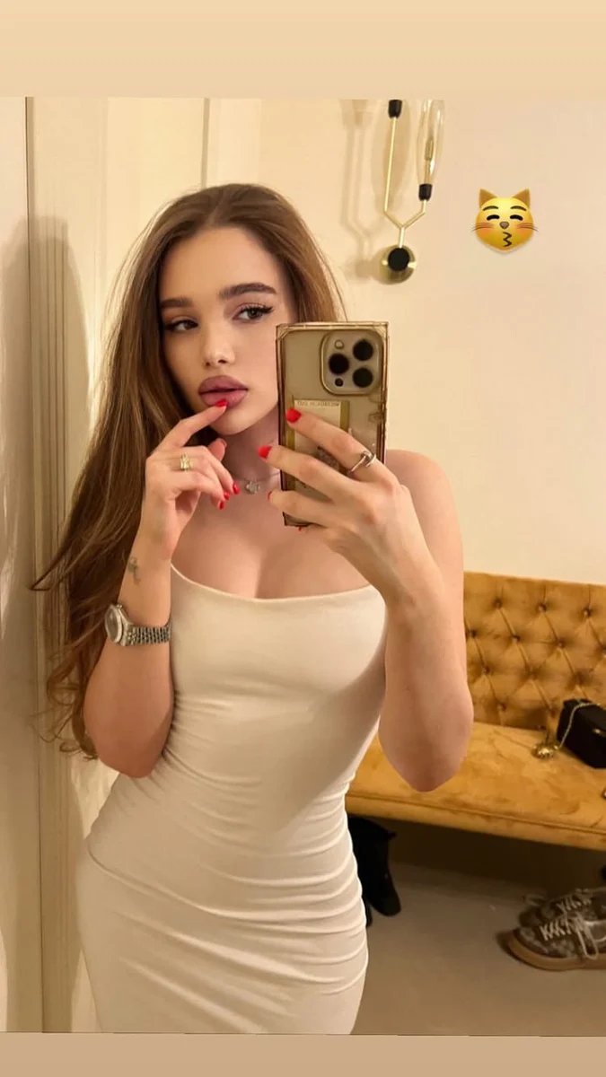 Evelina escort in Hong Kong