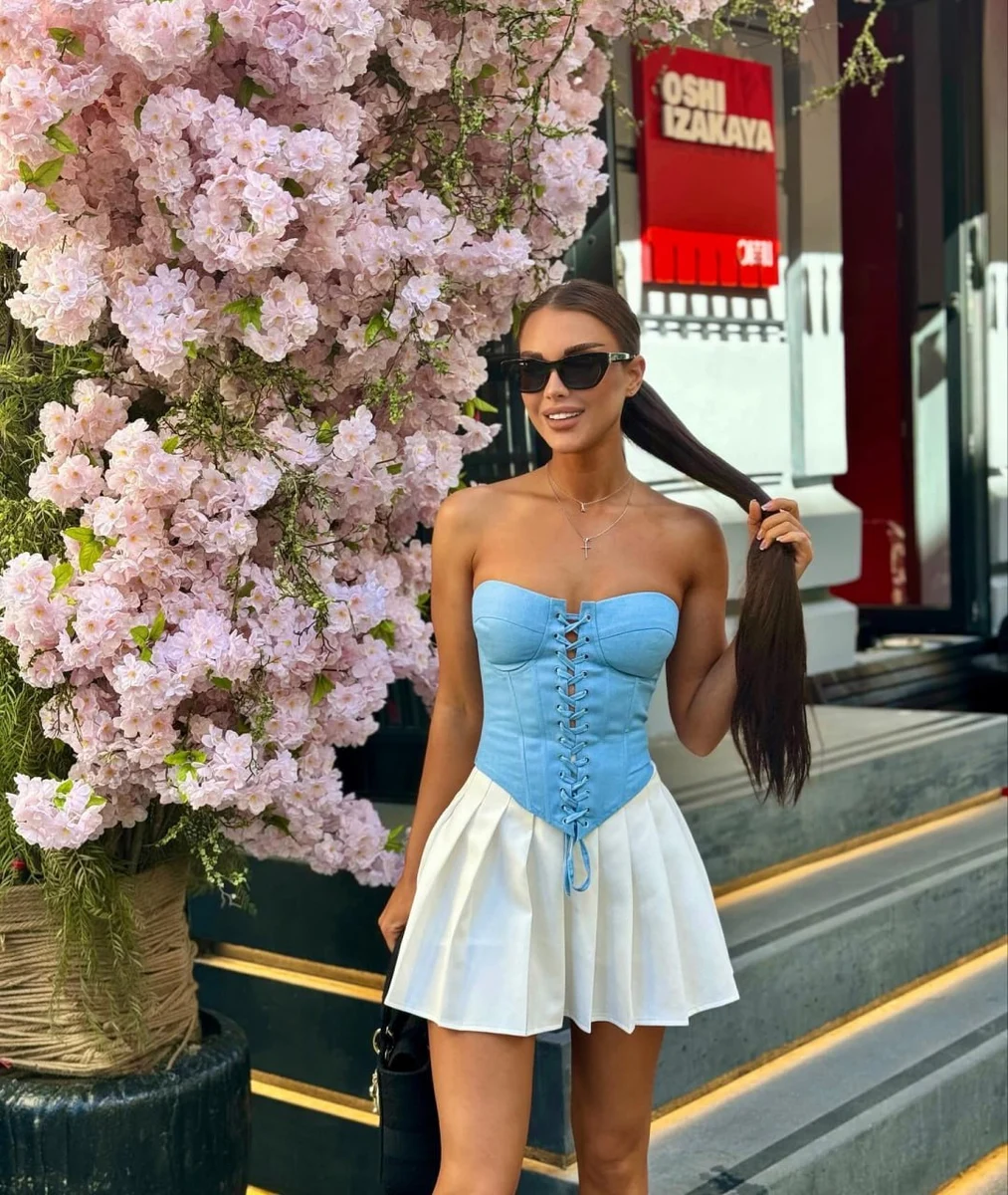 Laura escort in Hong Kong