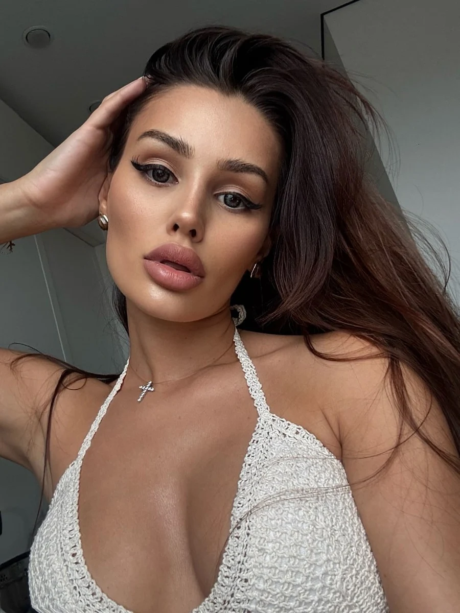 Liana escort in Hong Kong