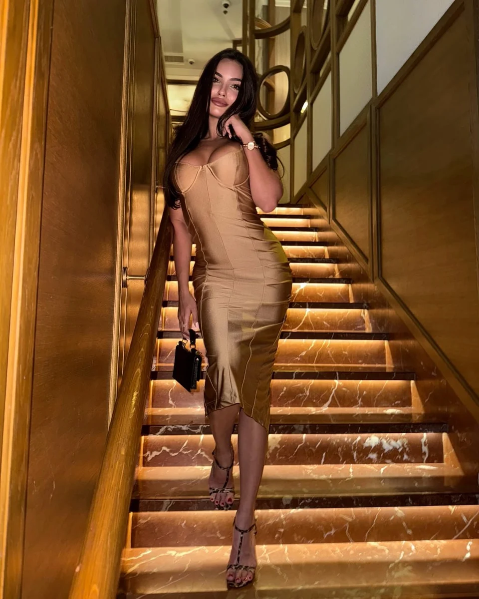Lily escort in Hong Kong