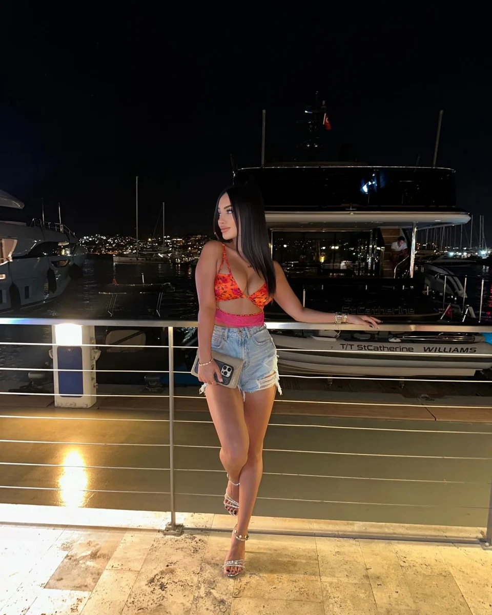 Lorraine escort in Hong Kong