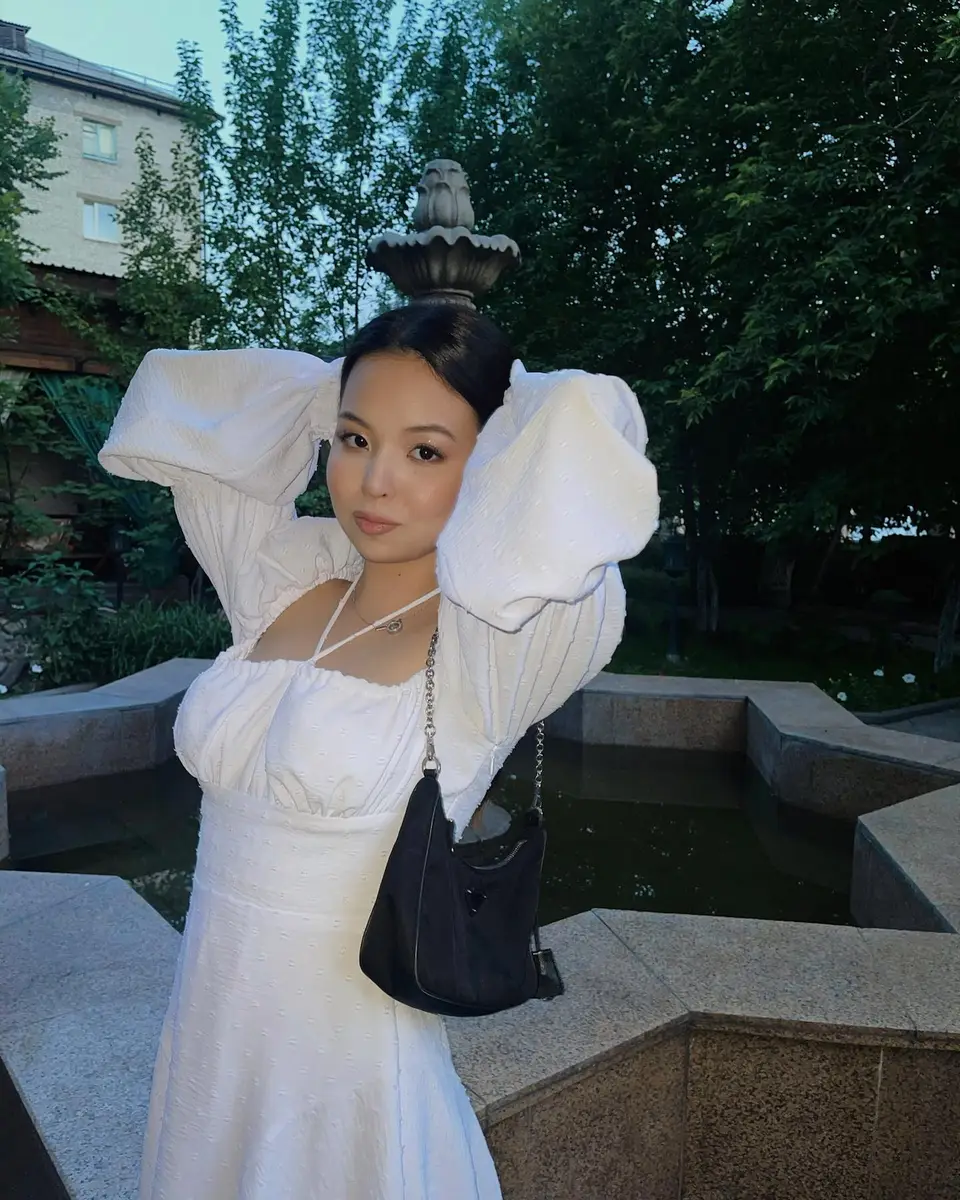 Madina escort in Hong Kong