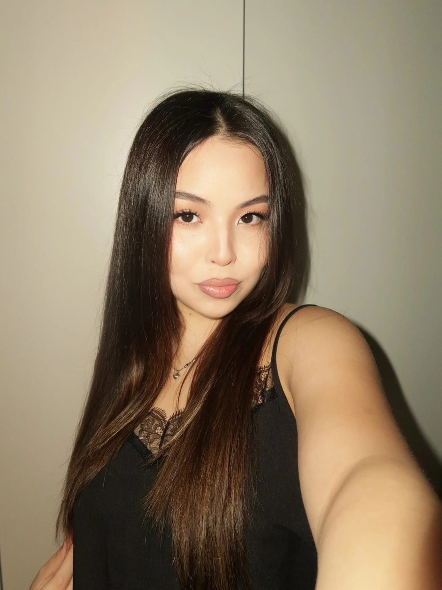 Madina escort in Hong Kong