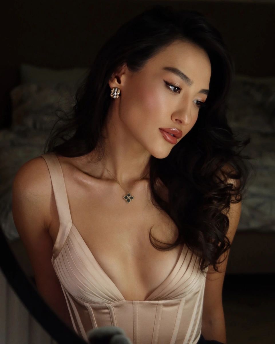 Nurgul escort in Hong Kong