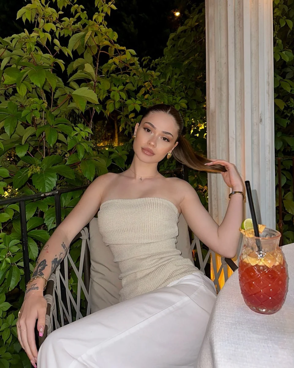 Ramona escort in Hong Kong