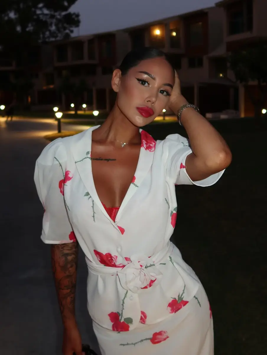 Sholpan escort in Hong Kong