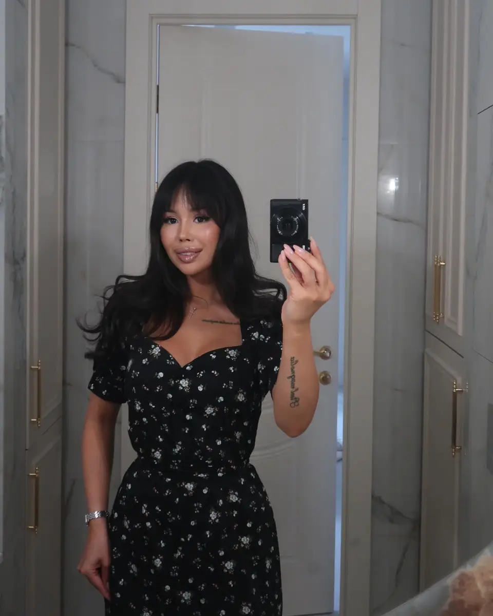 Sholpan escort in Hong Kong