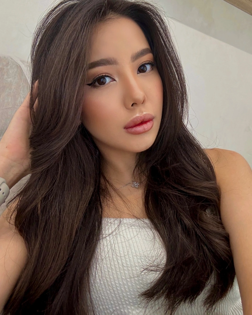 Sholpan escort in Hong Kong