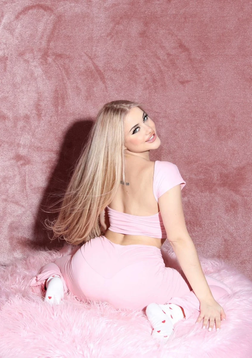 Vasilisa escort in Hong Kong