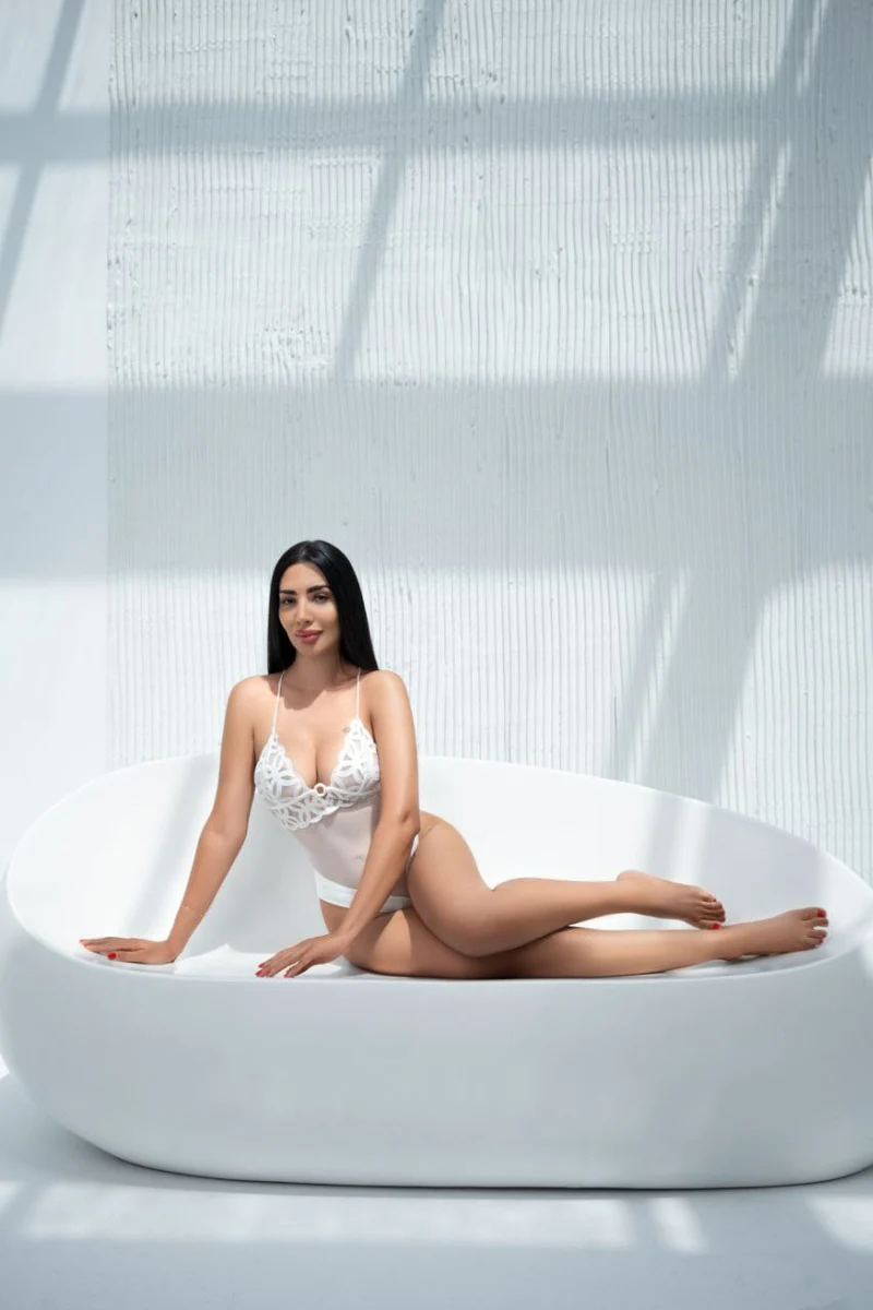 Yasna escort in Hong Kong