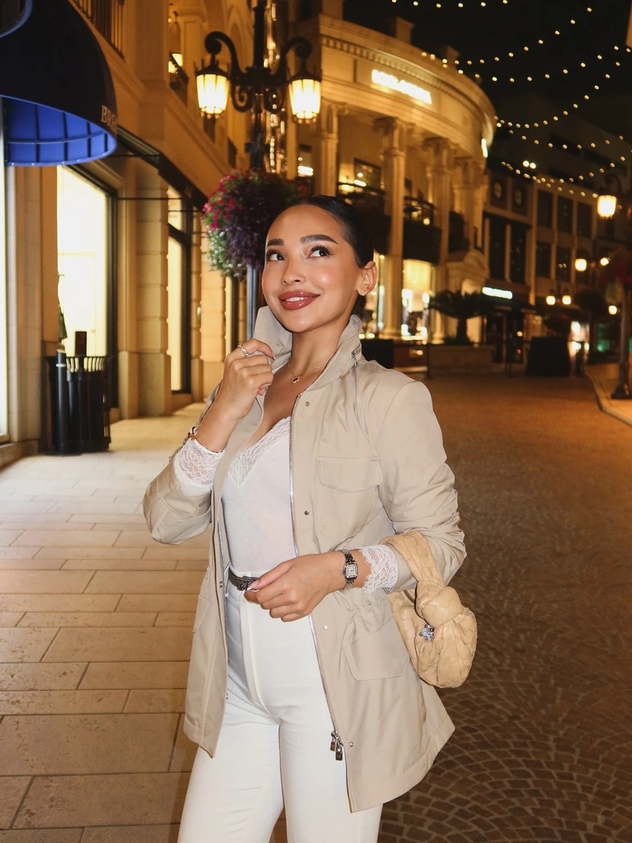 Zarina escort in Hong Kong