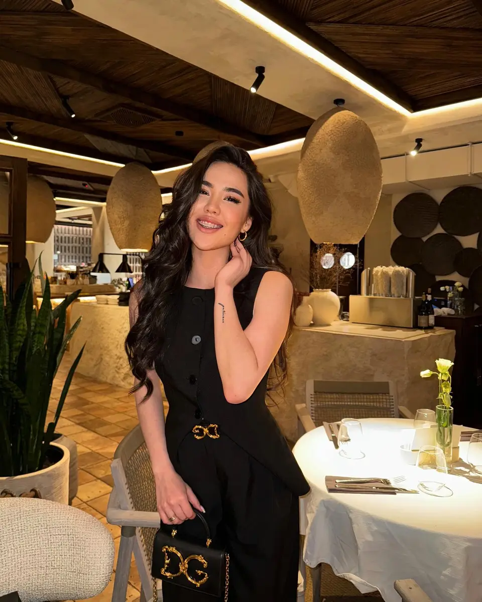 Zhanna escort in Hong Kong